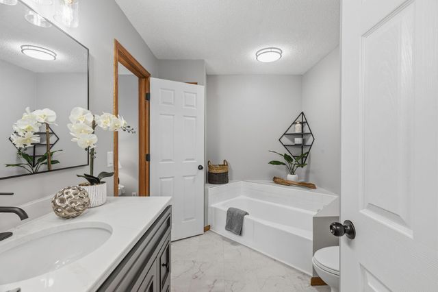 5809 126th Street W, Apple Valley, MN 55124