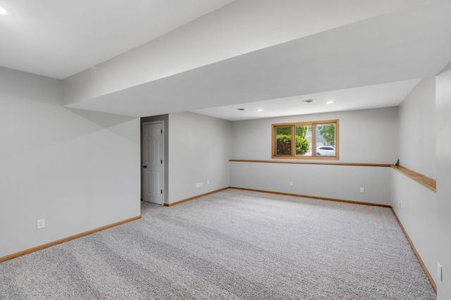 5809 126th Street W, Apple Valley, MN 55124