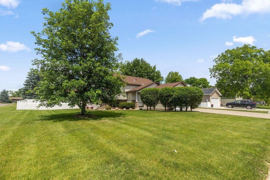 5809 126th Street W, Apple Valley, MN 55124