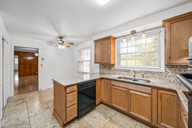 2293 Dogwood Ln, Clarksville, TN 37043