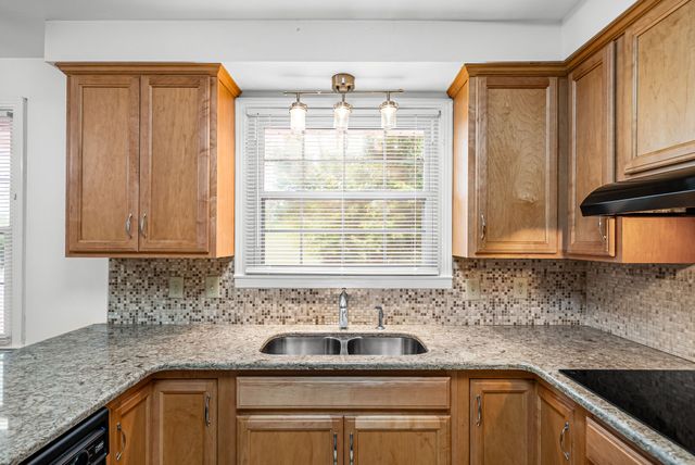 2293 Dogwood Ln, Clarksville, TN 37043