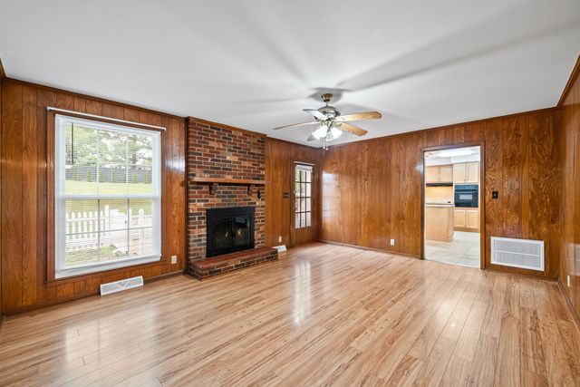 2293 Dogwood Ln, Clarksville, TN 37043