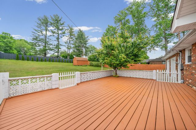 2293 Dogwood Ln, Clarksville, TN 37043