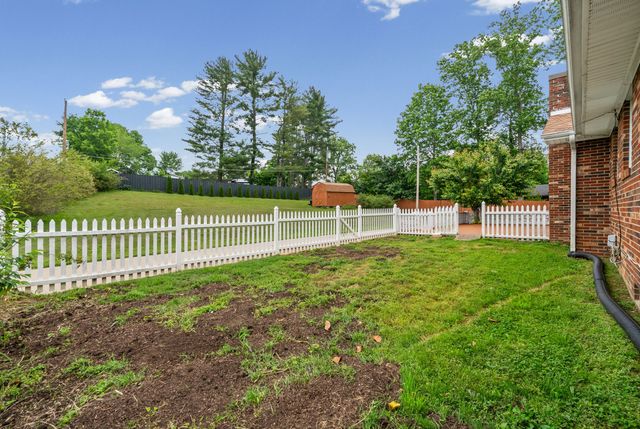 2293 Dogwood Ln, Clarksville, TN 37043