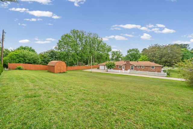 2293 Dogwood Ln, Clarksville, TN 37043