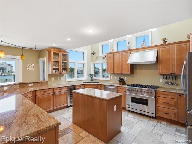 33124 N River Road, Harrison Twp, MI 48045