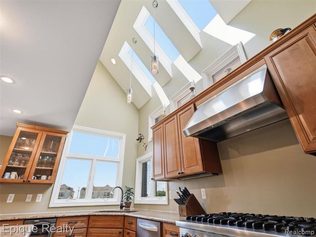 33124 N River Road, Harrison Twp, MI 48045