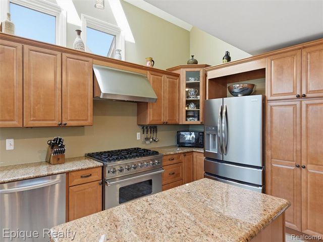33124 N River Road, Harrison Twp, MI 48045
