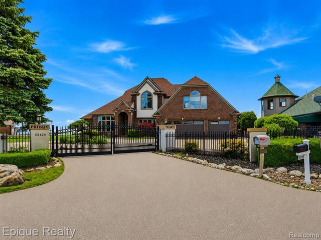 33124 N River Road, Harrison Twp, MI 48045