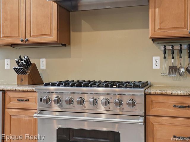 33124 N River Road, Harrison Twp, MI 48045