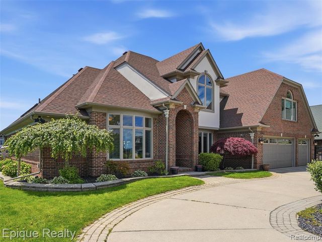 33124 N River Road, Harrison Twp, MI 48045