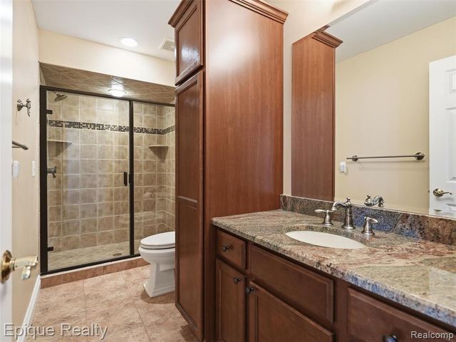 33124 N River Road, Harrison Twp, MI 48045