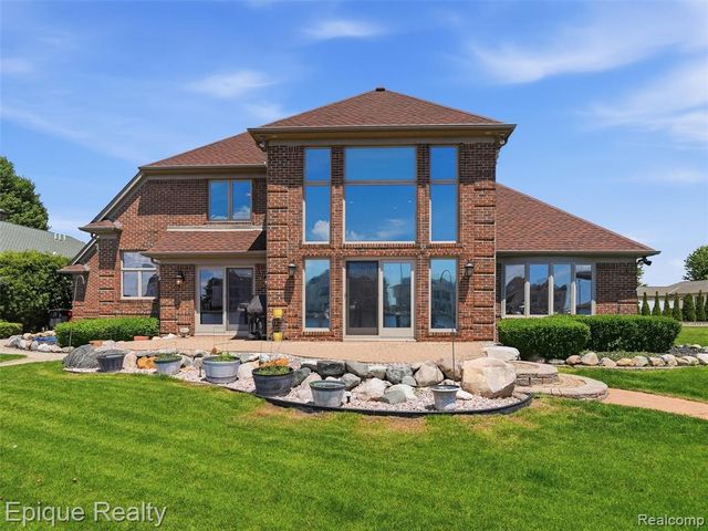 33124 N River Road, Harrison Twp, MI 48045
