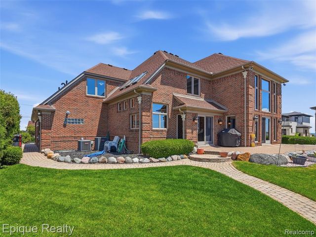 33124 N River Road, Harrison Twp, MI 48045