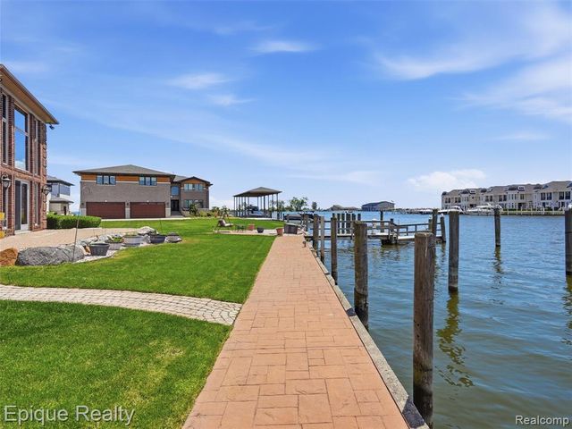 33124 N River Road, Harrison Twp, MI 48045