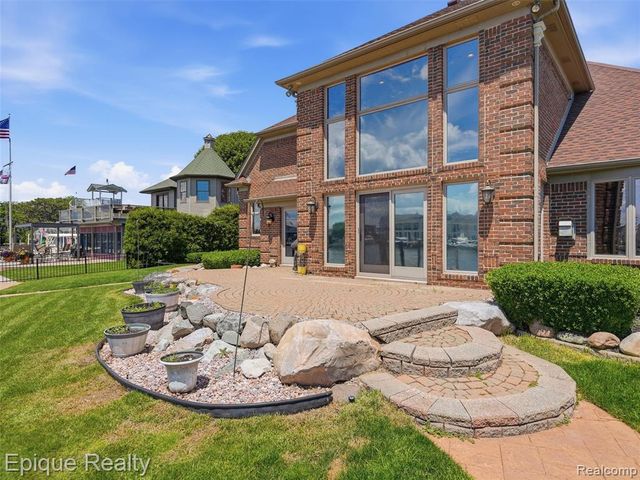 33124 N River Road, Harrison Twp, MI 48045