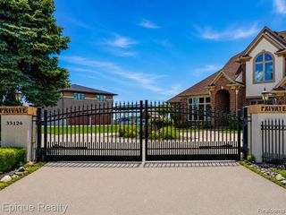 33124 N River Road, Harrison Twp, MI 48045