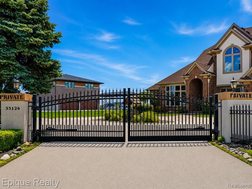 33124 N River Road, Harrison Twp, MI 48045