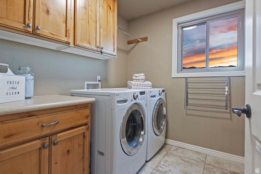 Image 23 of property listing at 11438 S GADZOOKS DR, Sandy, UT 84094