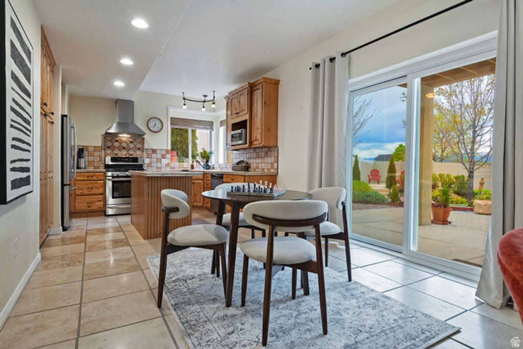 Image 30 of property listing at 11438 S GADZOOKS DR, Sandy, UT 84094