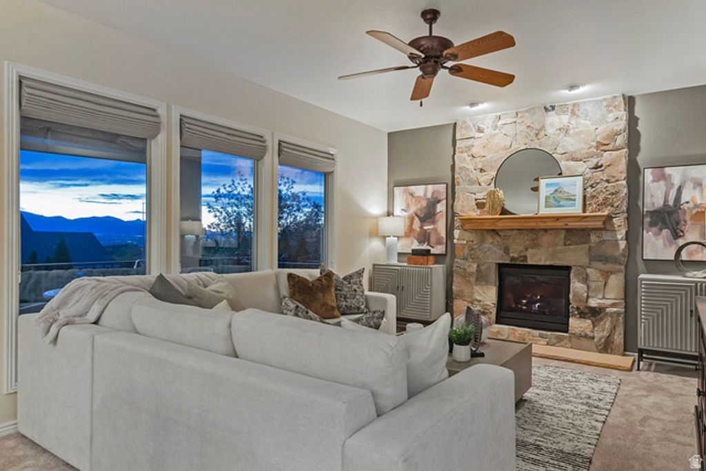 Image 4 of property listing at 11438 S GADZOOKS DR, Sandy, UT 84094