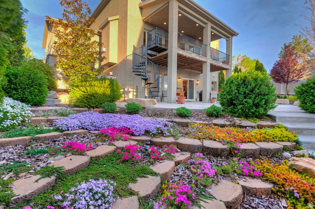 Image 37 of property listing at 11438 S GADZOOKS DR, Sandy, UT 84094