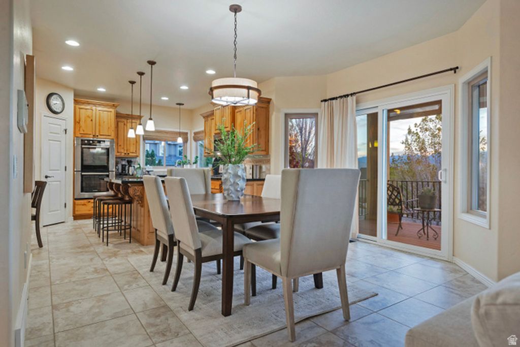 Image 6 of property listing at 11438 S GADZOOKS DR, Sandy, UT 84094