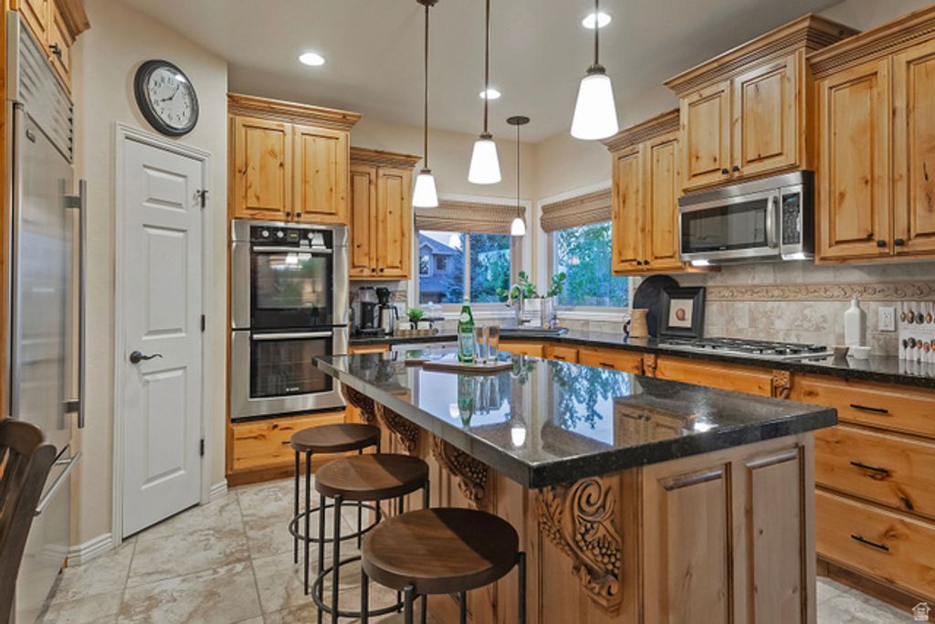 Image 7 of property listing at 11438 S GADZOOKS DR, Sandy, UT 84094