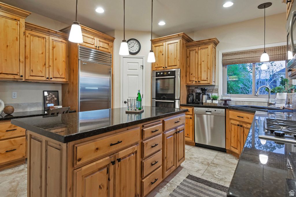 Image 8 of property listing at 11438 S GADZOOKS DR, Sandy, UT 84094