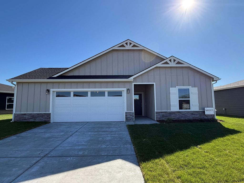 1794 W Redbud Lane, Goddard, KS 67052