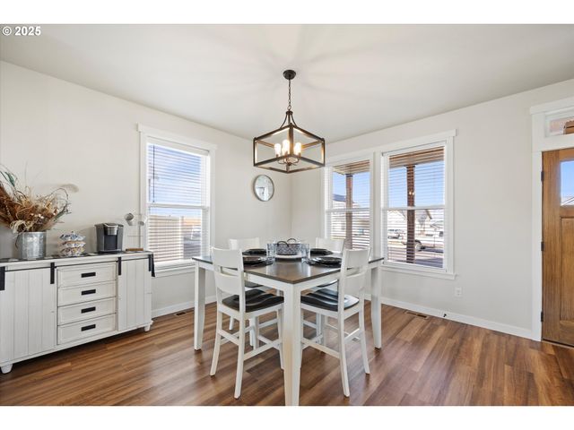 4 LEWIS Cir, Milton Freewater, OR 97862