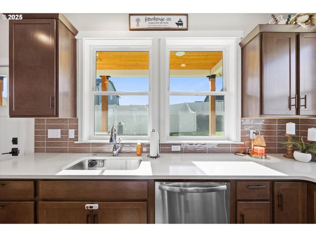 4 LEWIS Cir, Milton Freewater, OR 97862