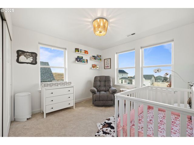 4 LEWIS Cir, Milton Freewater, OR 97862