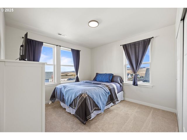 4 LEWIS Cir, Milton Freewater, OR 97862