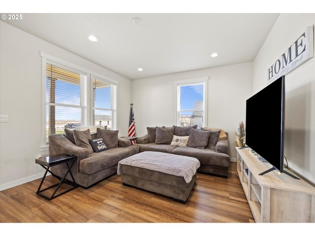 4 LEWIS Cir, Milton Freewater, OR 97862