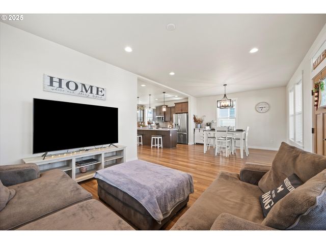 4 LEWIS Cir, Milton Freewater, OR 97862