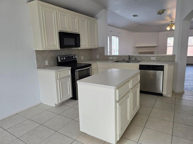 2910 Plum Lake Drive, Pearland, TX 77584