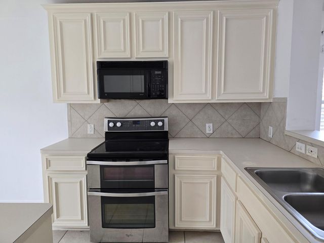 2910 Plum Lake Drive, Pearland, TX 77584