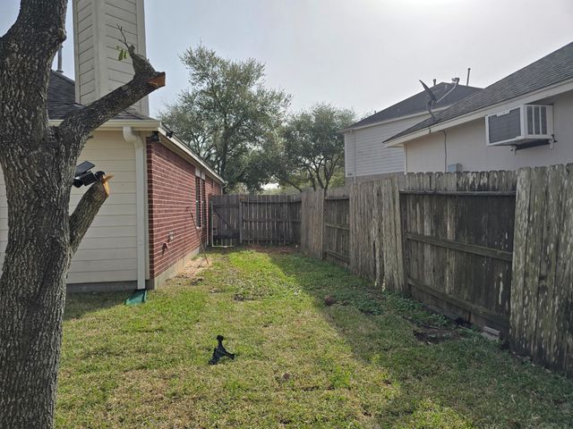 2910 Plum Lake Drive, Pearland, TX 77584