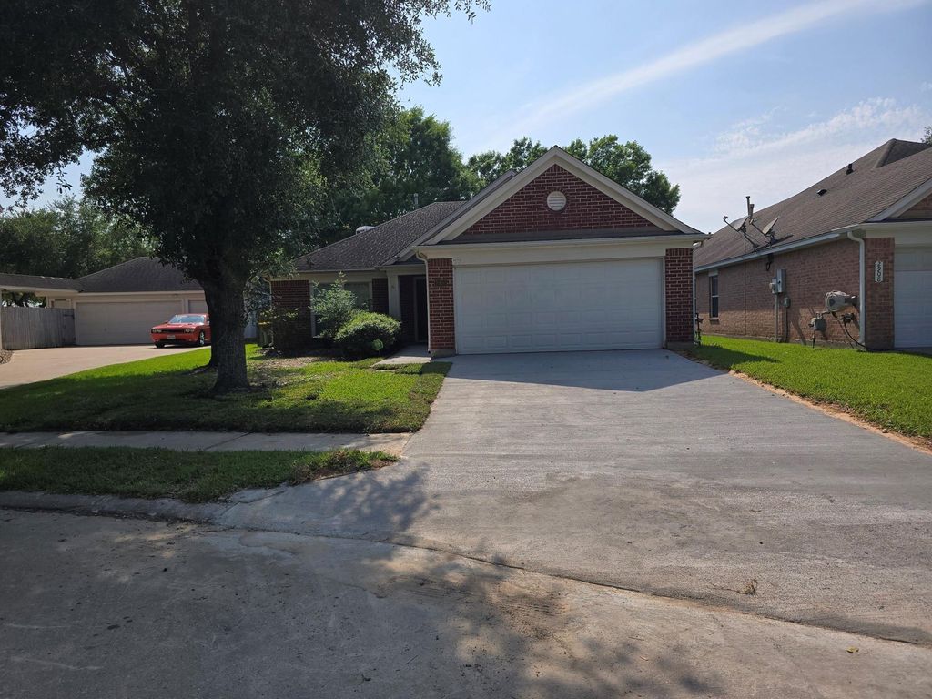 2910 Plum Lake Drive, Pearland, TX 77584