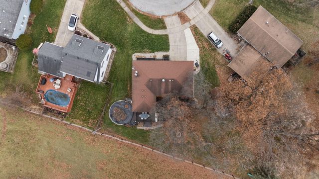 7552 W 82nd Court, Crown Point, IN 46307