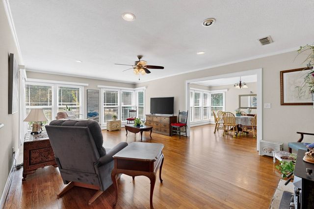 1800 W Frank Street, Grand Saline, TX 75140