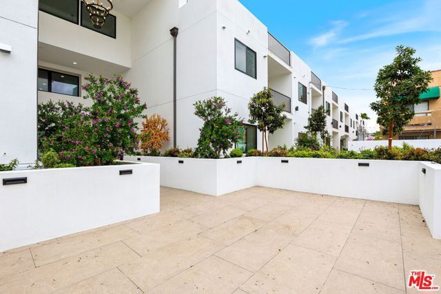 3977 Beverly Boulevard 309, Los Angeles, CA 90004