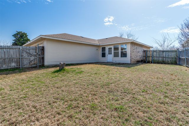 1611 Cedar Bluff Lane, Dallas, TX 75253