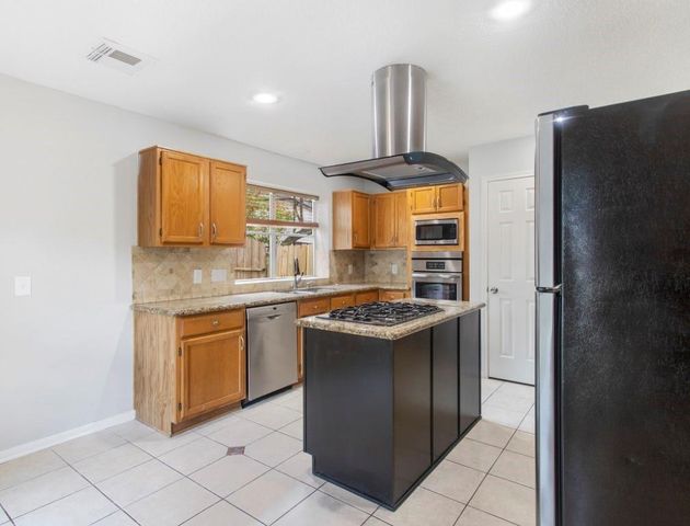 4013 Ivywood Drive, Pearland, TX 77584