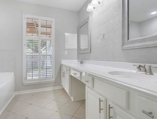 4013 Ivywood Drive, Pearland, TX 77584