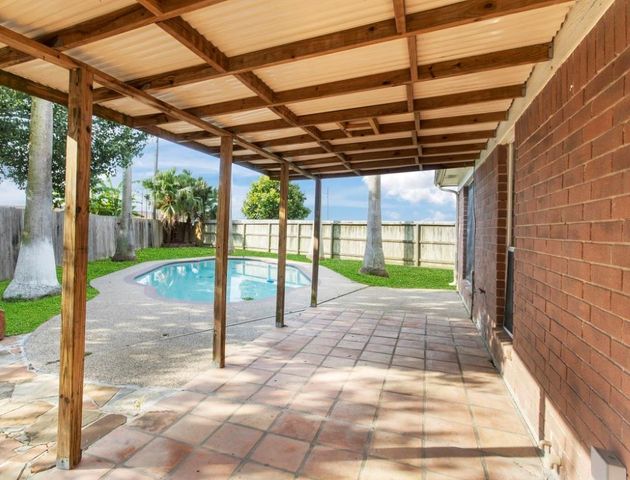 4013 Ivywood Drive, Pearland, TX 77584