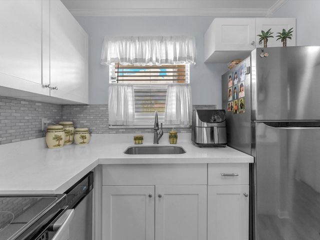 6770 Royal Palm 205, Margate, FL 33063