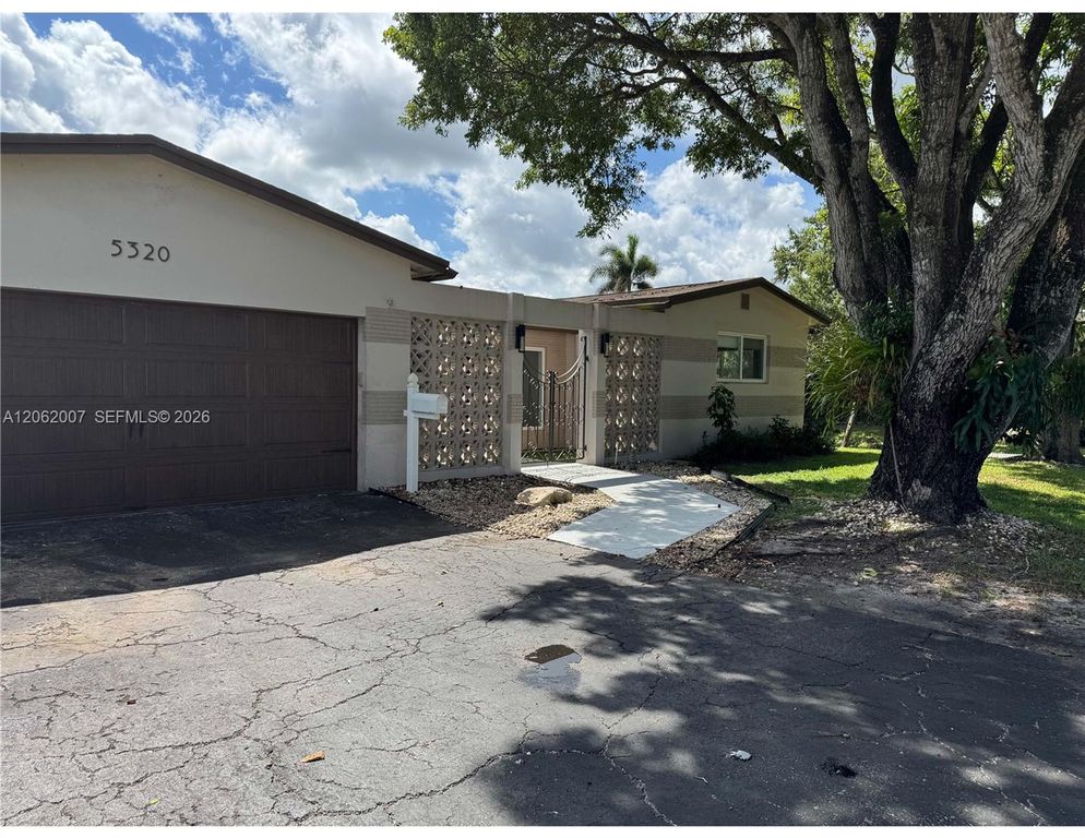 5320 SW 89th Ave, Cooper City, FL 33328