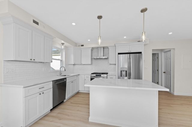 48 Ash Ave B, Somerville, MA 02145